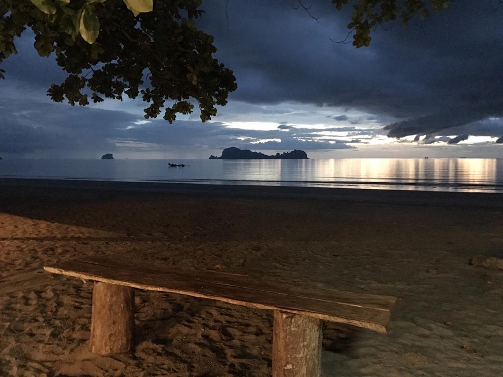 Sukorn Andaman Beach Resort Ko Sukon Exterior photo